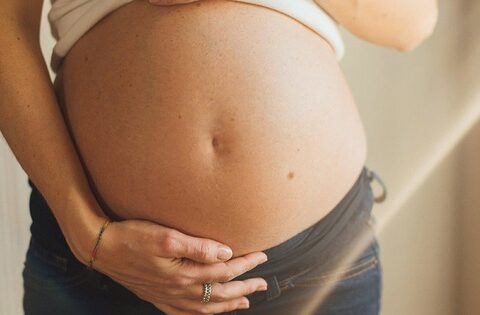 Mẹ nhiễm HIV hoàn toàn có thể sinh con khỏe mạnh