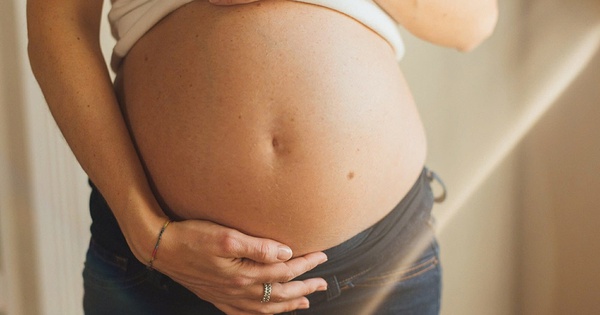 Mẹ nhiễm HIV hoàn toàn có thể sinh con khỏe mạnh