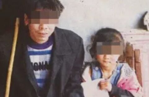 12 năm sau khi bức ảnh ăn xin cùng cha lan truyền, cuộc đời cô bé này thay đổi choáng váng: “Phép màu” có thật!