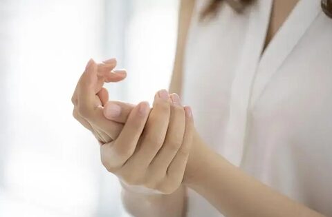5 dấu hiệu xấu xí trên bàn tay cảnh báo thận của bạn đang kêu cứu!