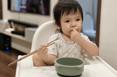 Trẻ biếng ăn, có nên cho uống sữa thay cơm không?