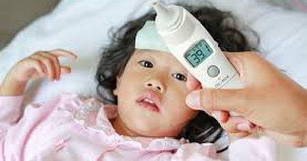 Chế độ ăn khi trẻ sốt cao, mọc răng, ho đờm