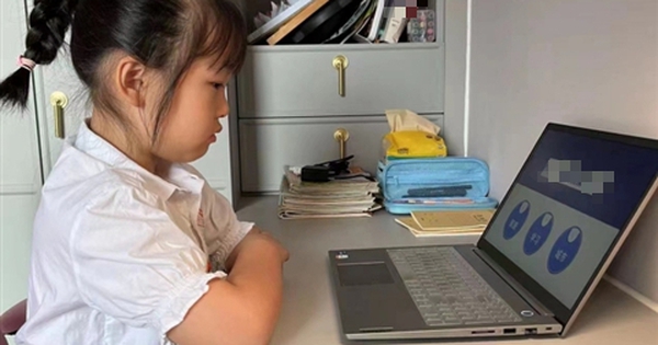 Bà mẹ Biên Hoà “xin”: Đừng ra đề bài tả về MẸ được không? Đọc tờ giấy đính kèm mà cười 3 ngày chưa xong!