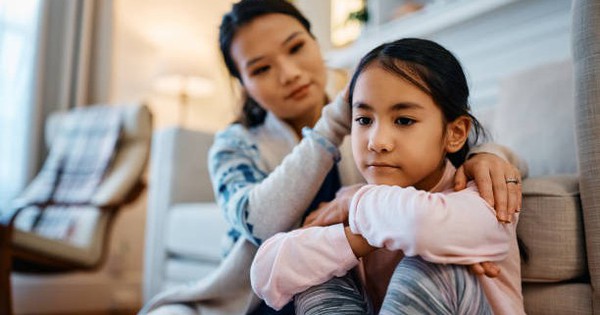 Nhà văn nổi tiếng nói: Cha mẹ phải dạy con ỨNG XỬ đúng với 2 kiểu người – Đừng để con lớn lên lệch lạc