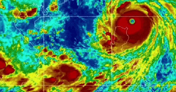 Tin mới nhất về siêu bão Ragasa: Hướng di chuyển phức tạp, mạnh cực đại cấp 17, vào Biển Đông tối nay 22/9