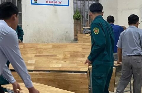 Hối hả thay bàn ghế mới sau “Tối hậu thư” của Chủ tịch TPHCM