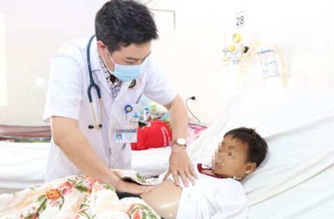 Trẻ em đối mặt biến chứng nguy hiểm từ thận hư kháng thuốc