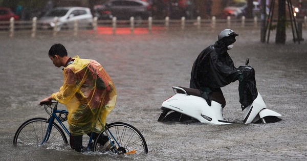 Hà Nội hôm nay: Mưa ngập kinh hoàng khắp nơi!