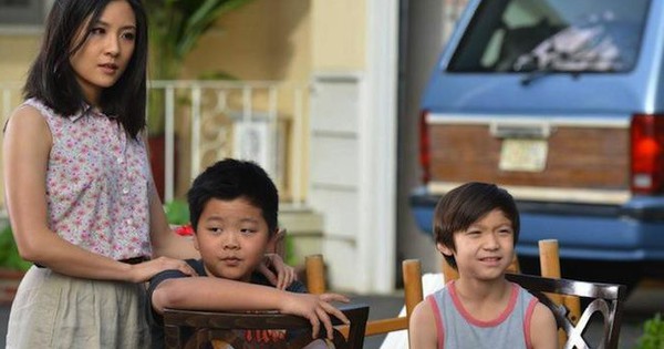 “Mẹ ơi, tại sao bạn mặc đồ hiệu, còn con mặc quần áo rẻ tiền?” – Người mẹ trả lời 1 câu QUÁ HAY!