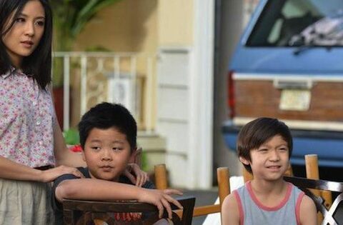 “Mẹ ơi, tại sao bạn mặc đồ hiệu, còn con mặc quần áo rẻ tiền?” – Người mẹ trả lời 1 câu QUÁ HAY!