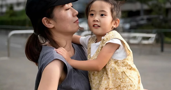 Thấy con nhút nhát, hướng nội, bà mẹ sử dụng 3 phương pháp đơn giản, kết quả đạt được phải khen: Quá cao tay!