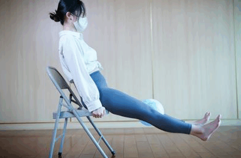 Không ai nói cho bạn biết phụ nữ tuổi 40 dễ gặp tình trạng này khi cười và ho