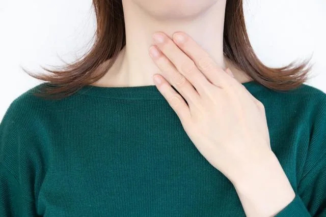 Cô gái 22 tuổi tử vong sau 5 ngày bị đau họng: Bác sĩ cảnh báo gặp 6 triệu chứng này phải khám ngay- Ảnh 2.