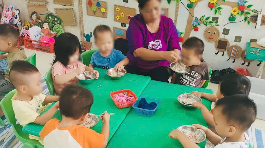 Nguyên nhân nào khiến trẻ ăn nhiều mà vẫn thấp còi?- Ảnh 1.