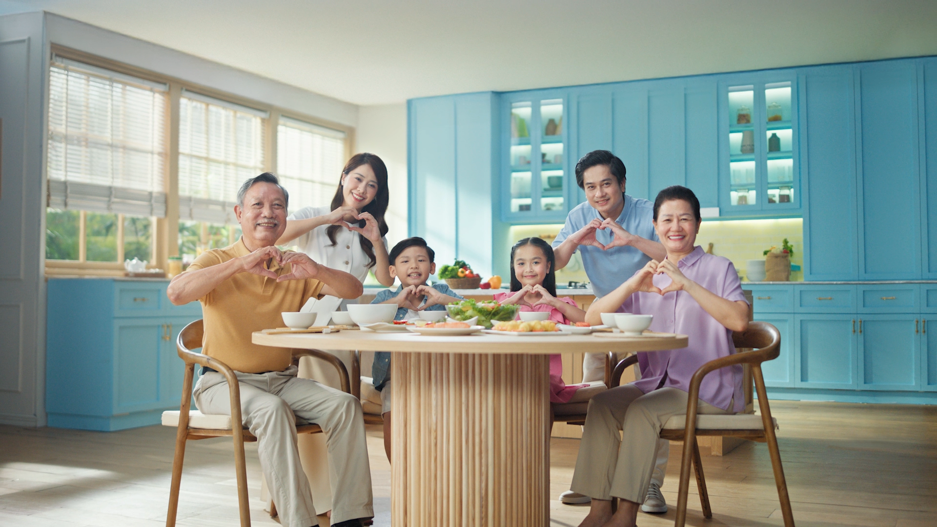 H’Hen Niê tự hào với “dầu ăn cho trái tim” được sản xuất từ cánh đồng lúa Việt- Ảnh 2.