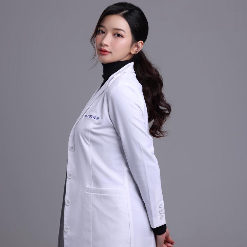 Một gia đình nghèo ở Gia Lai có 3 con học Y, làm bác sĩ, đạt Á vương và Á hậu- Ảnh 2.