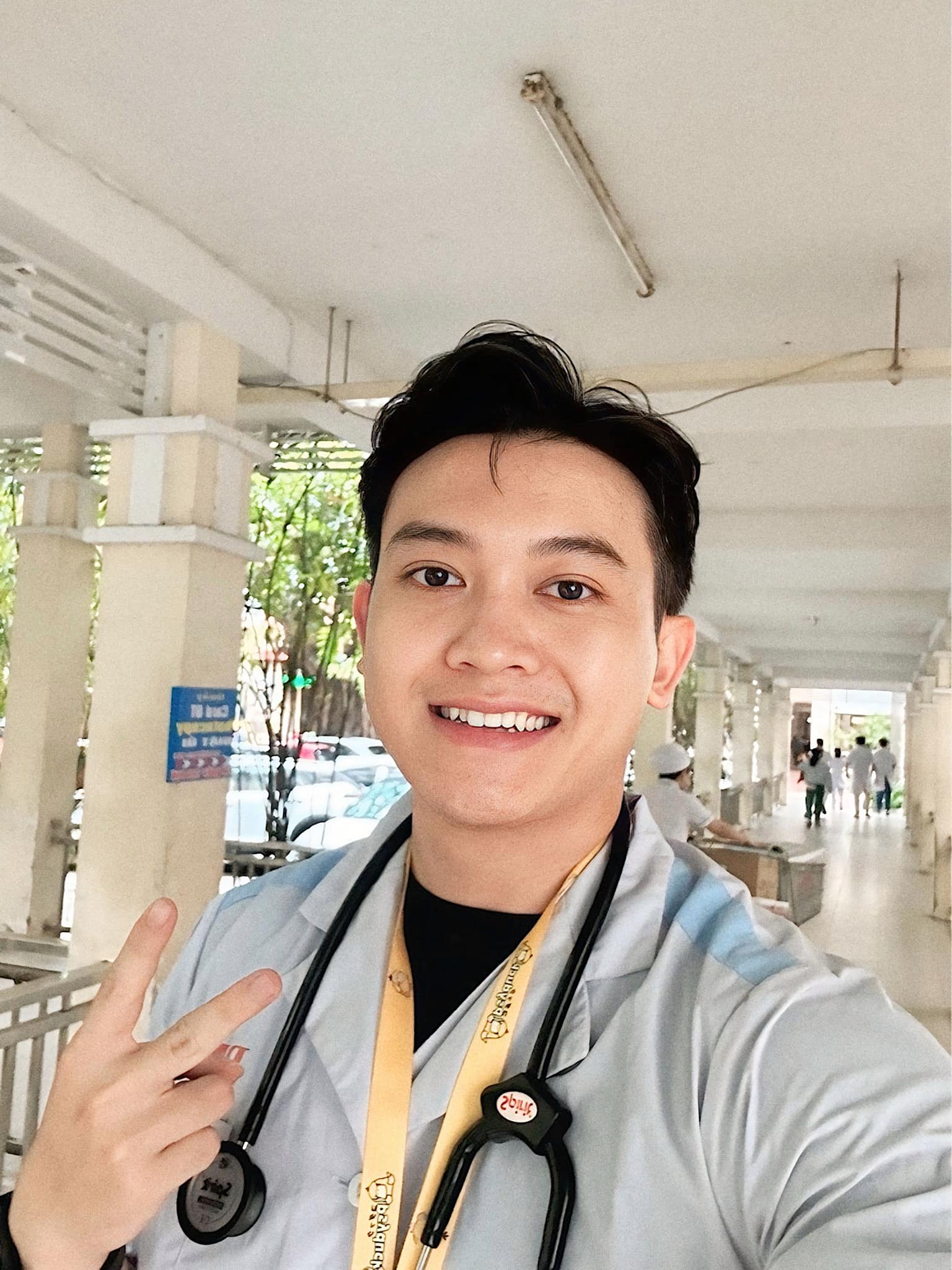 Một gia đình nghèo ở Gia Lai có 3 con học Y, làm bác sĩ, đạt Á vương và Á hậu- Ảnh 8.