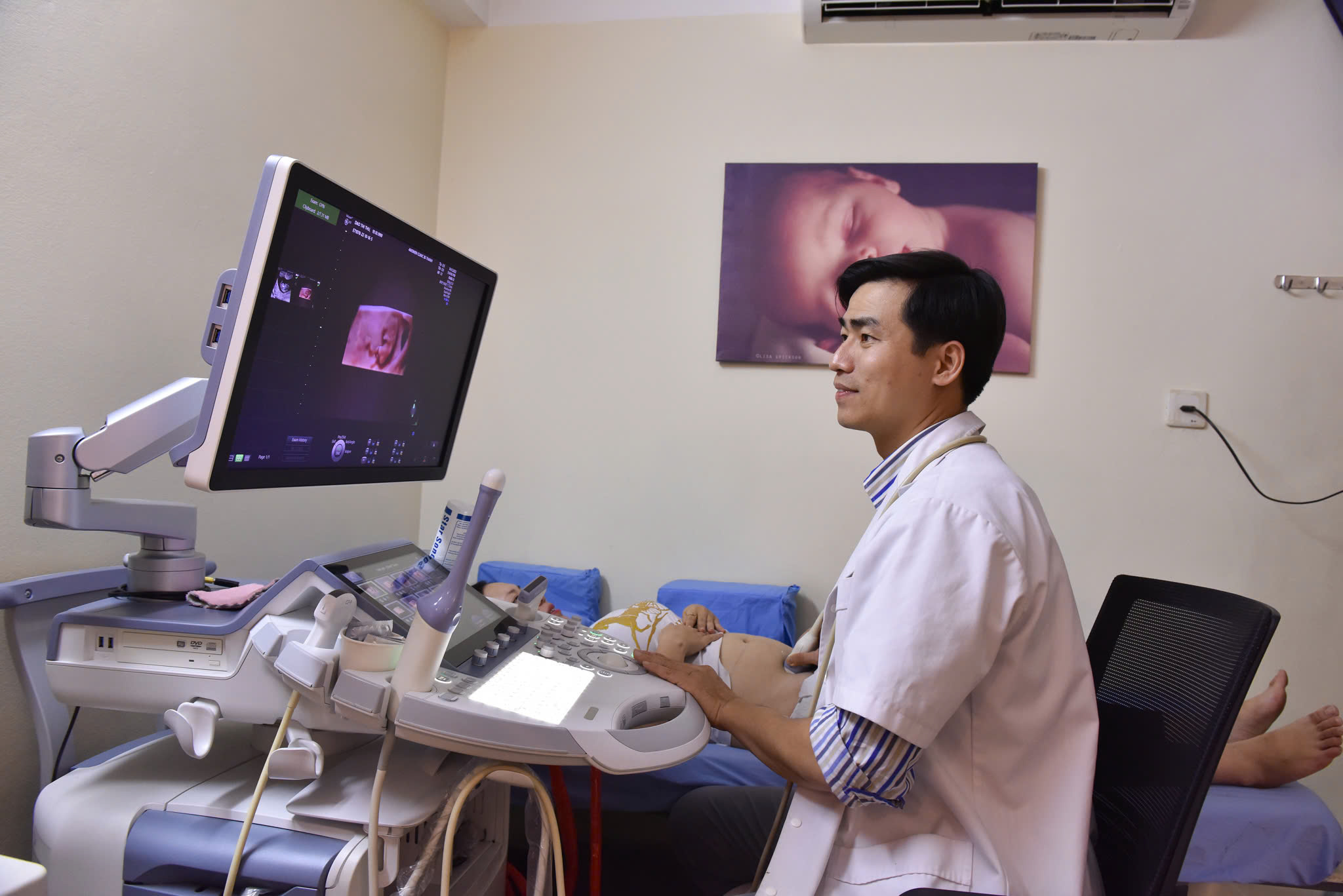 Những dấu hiệu cảnh báo thai kỳ nguy hiểm mẹ không được bỏ qua- Ảnh 1.