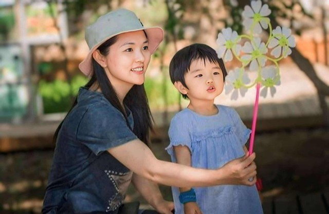 Nhìn vào 1 điểm ngoại hình của mẹ, có thể đoán biết gia đình hạnh phúc, con cái ngoan hay không- Ảnh 1.