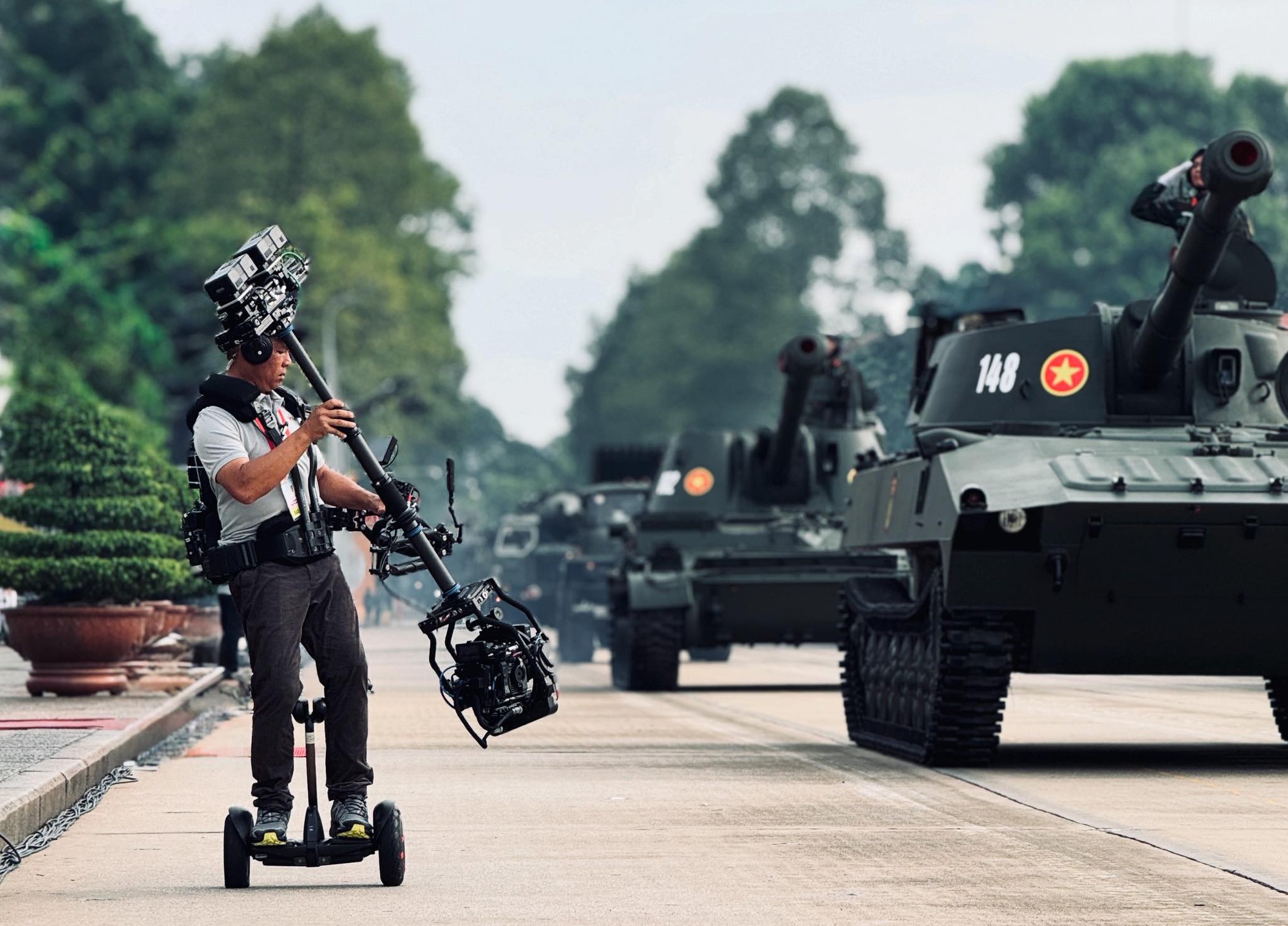 “Giàu là điều quan trọng” và 2 đòi hỏi khó đến đỉnh điểm của nghề Steadicam do Lê Bảo Hân tiết lộ- Ảnh 1.