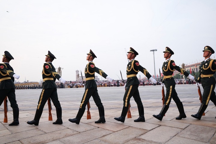 Trực tiếp: Trung Quốc duyệt binh lớn chưa từng thấy, nhiều vũ khí lần đầu xuất hiện- Ảnh 11.