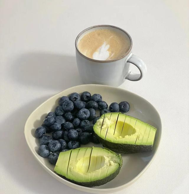 Tôi đã giảm 83kg xuống 45kg: Thân hình mi nhon như mơ ước nhờ mẹo giảm mỡ giàu protein, ăn đủ carb và chất béo- Ảnh 2.