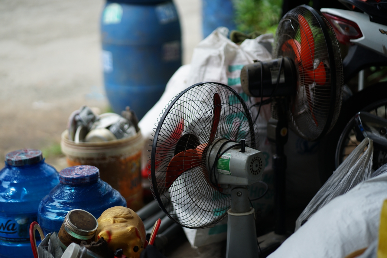 Vụ 2 vợ chồng tử vong trước cửa ở TP.HCM: Người dân bàng hoàng dọn đi trong đêm, hé lộ nỗi sợ hãi từng được người vợ tâm sự trước bi kịch- Ảnh 11.