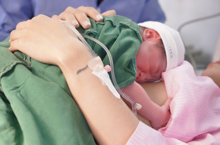 Tiếp xúc da kề da tốt cho não của trẻ sinh non- Ảnh 1.