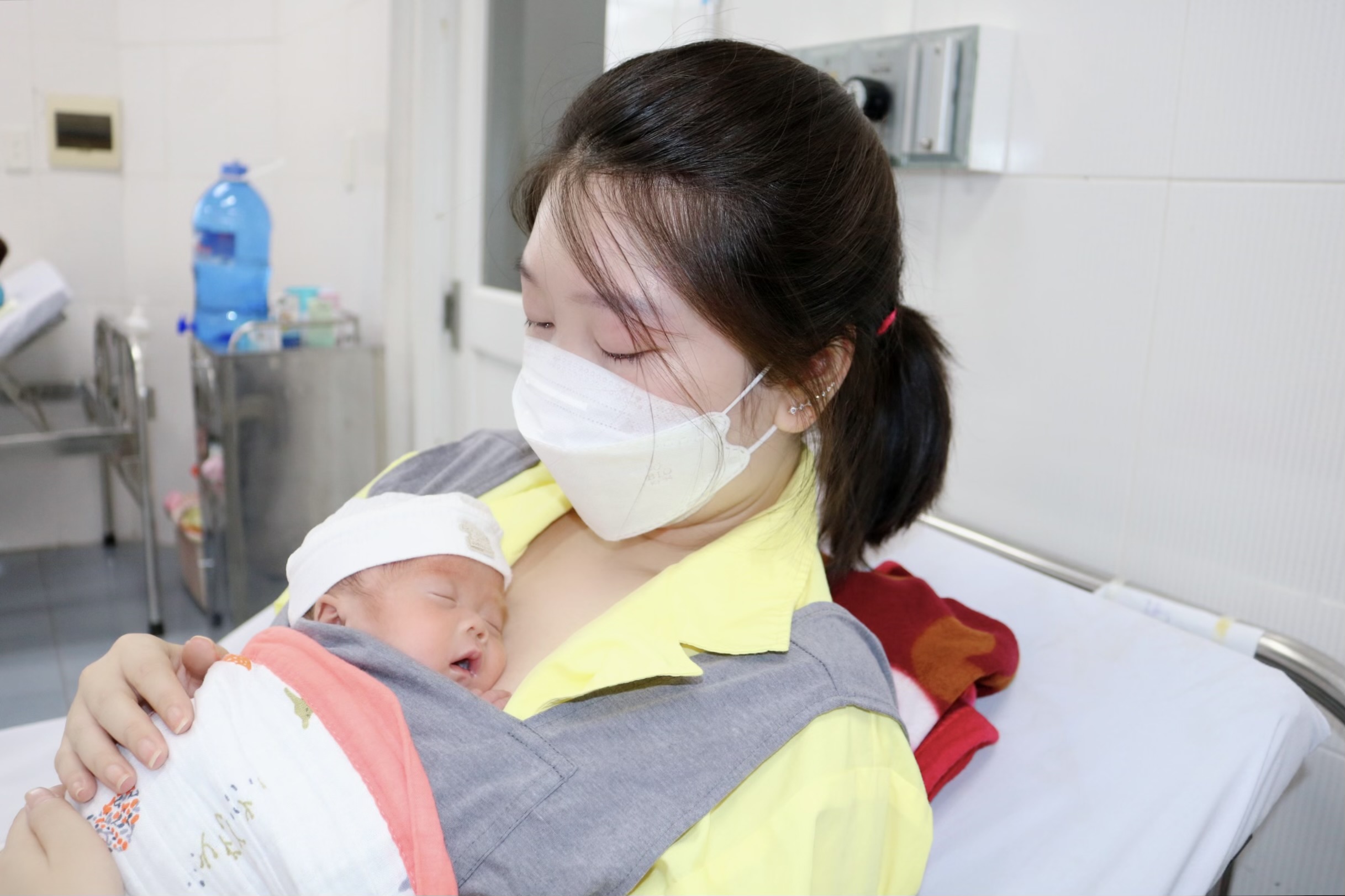 Tiếp xúc da kề da tốt cho não của trẻ sinh non- Ảnh 3.