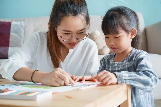 Nhà văn nổi tiếng chỉ rõ: Con cái hiếu thảo với mẹ khi lớn lên là vì người mẹ làm đúng 3 điều này!- Ảnh 1.