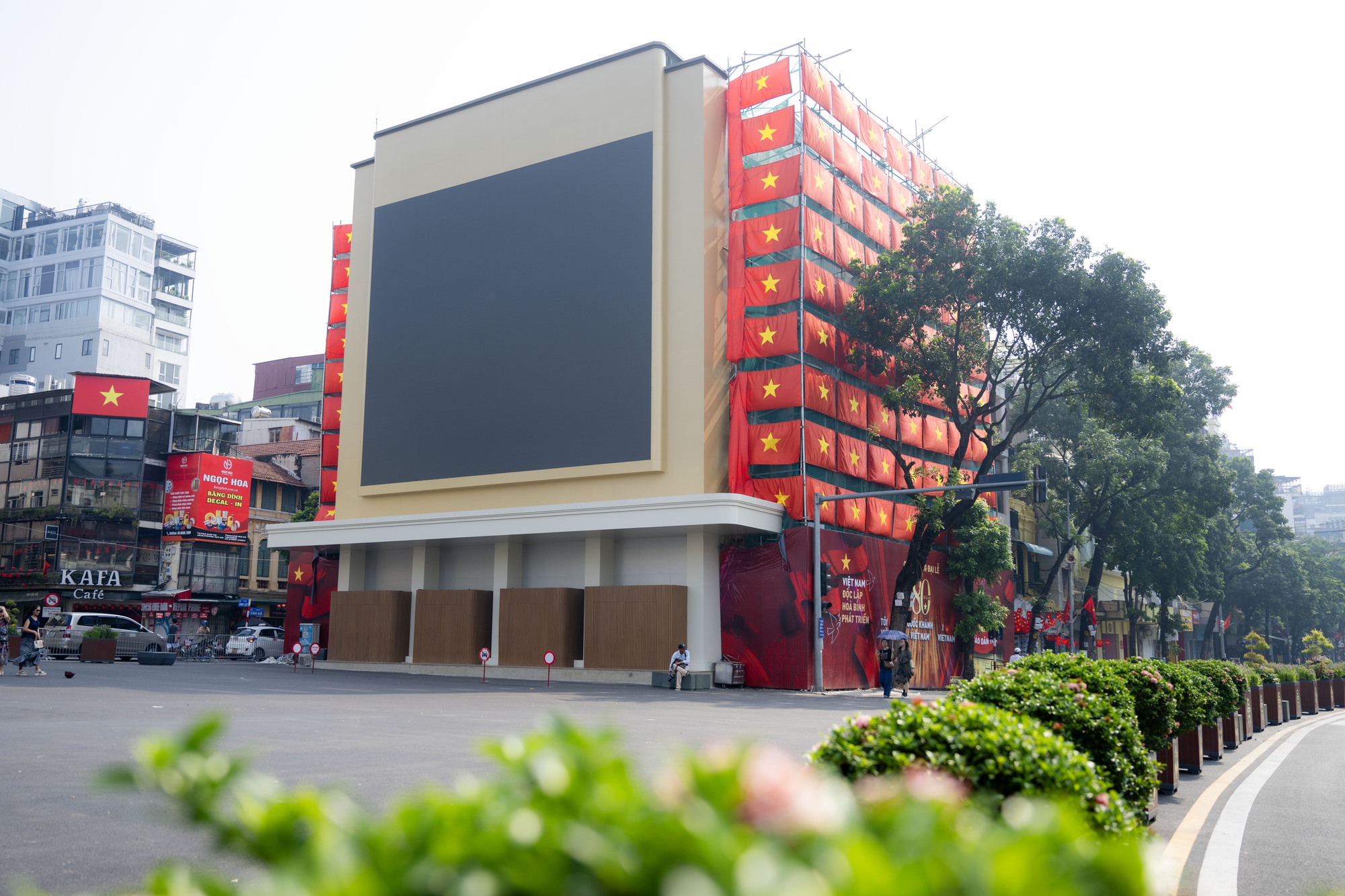 Không còn Hàm Cá Mập, đây là diện mạo mới của Quảng trường Đông Kinh Nghĩa Thục!- Ảnh 2.