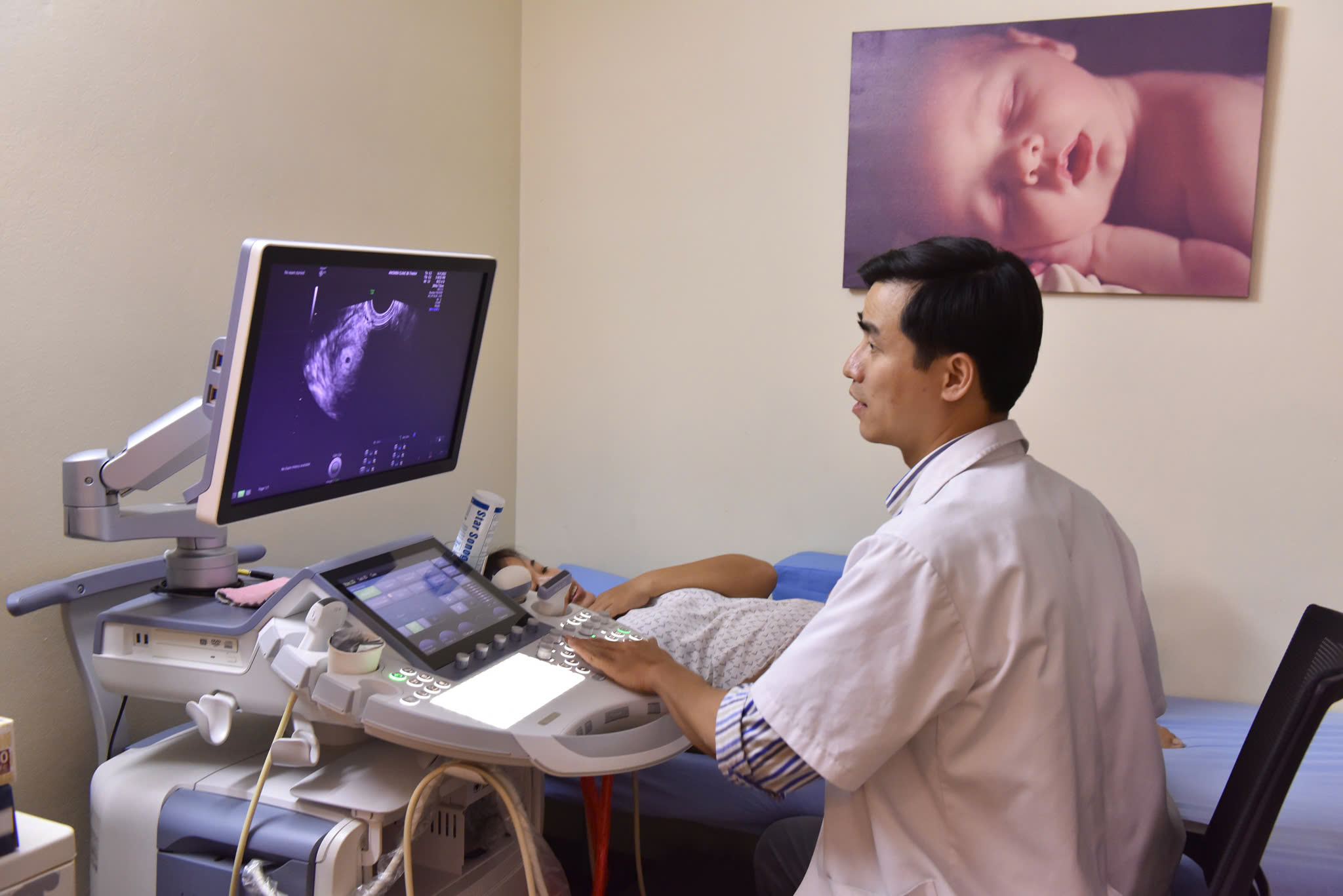 Ra máu khi mang thai khi nào là nguy hiểm?- Ảnh 2.