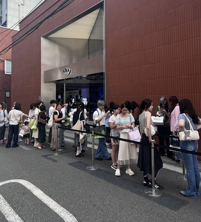 Vừa chia tay Gentle Monster, Jennie lộ diện ngầu đét tại event Ray-Ban- Ảnh 7.