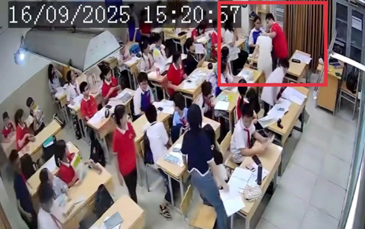 Học sinh lớp 7 tại Hà Nội giật tóc, xô ngã giáo viên khi bị thu đồ chơi- Ảnh 1.