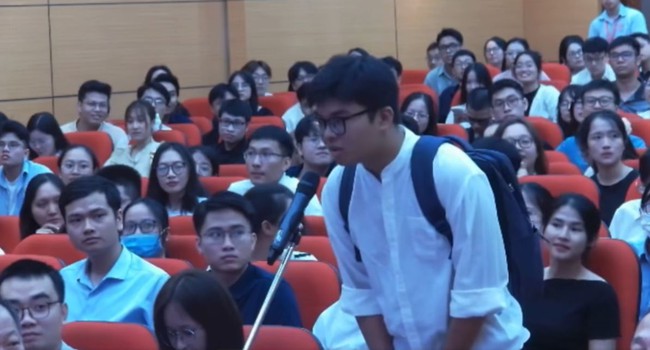 Nam bác sĩ gây bão mạng vì TỪ CHỐI chọn chuyên ngành Nội trú: Hoá ra là 