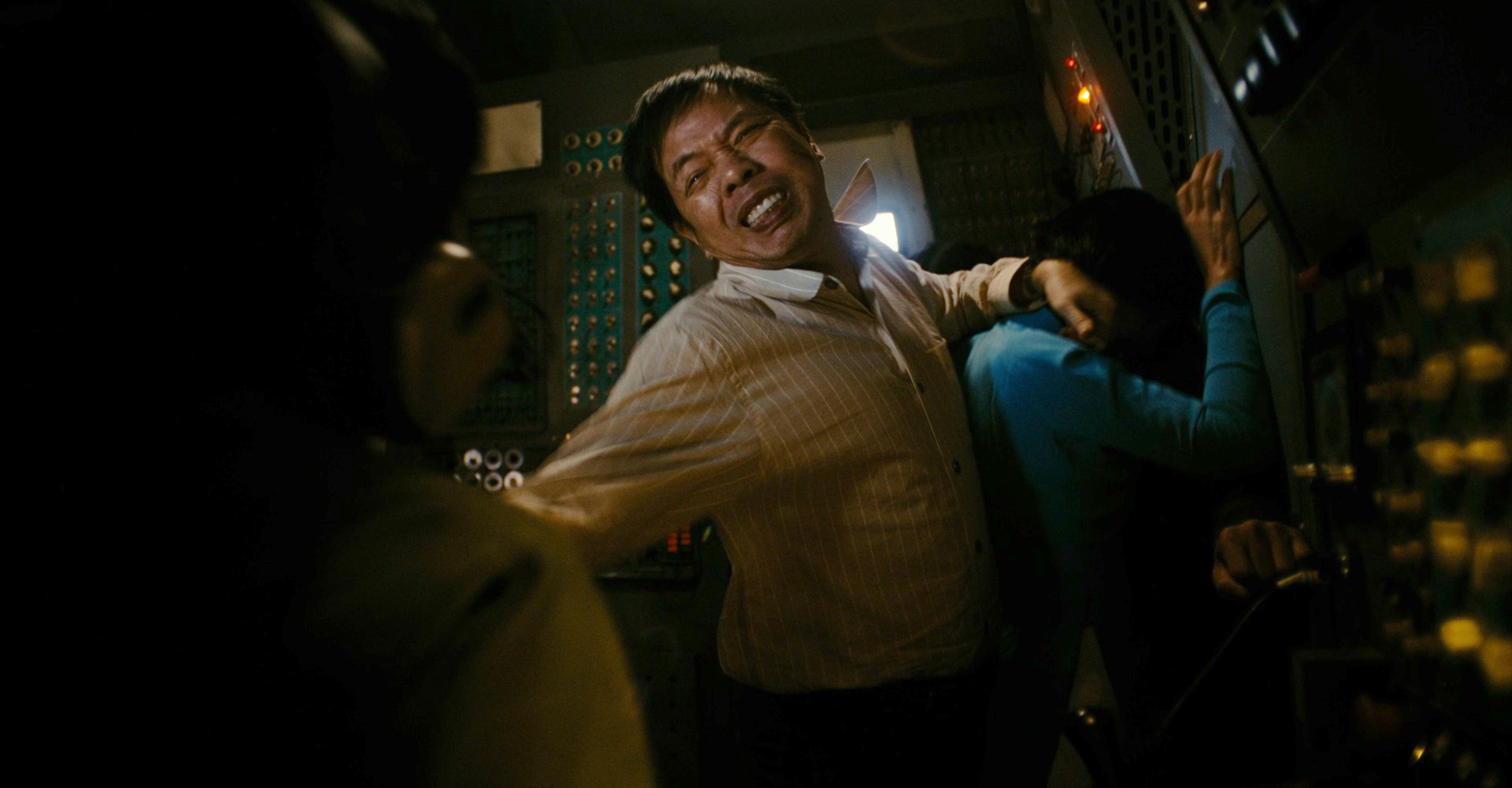 Tử Chiến Trên Không: Chuyến bay dữ dội nhất màn ảnh Việt, tới khán giả cũng cần thắt dây an toàn!- Ảnh 5.