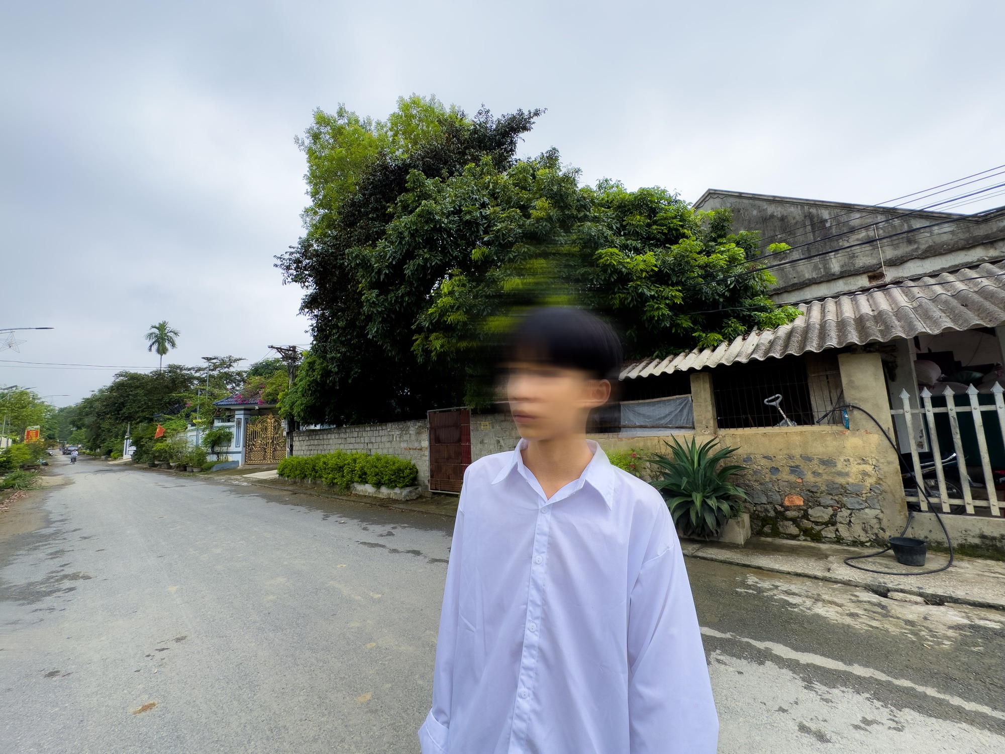 Tang thương tại thôn xóm nơi bé gái 8 tuổi bị anh họ sát hại: Lời nghẹn đắng của bố nạn nhân, hàng xóm tiết lộ điều không ngờ về nghi phạm- Ảnh 3.