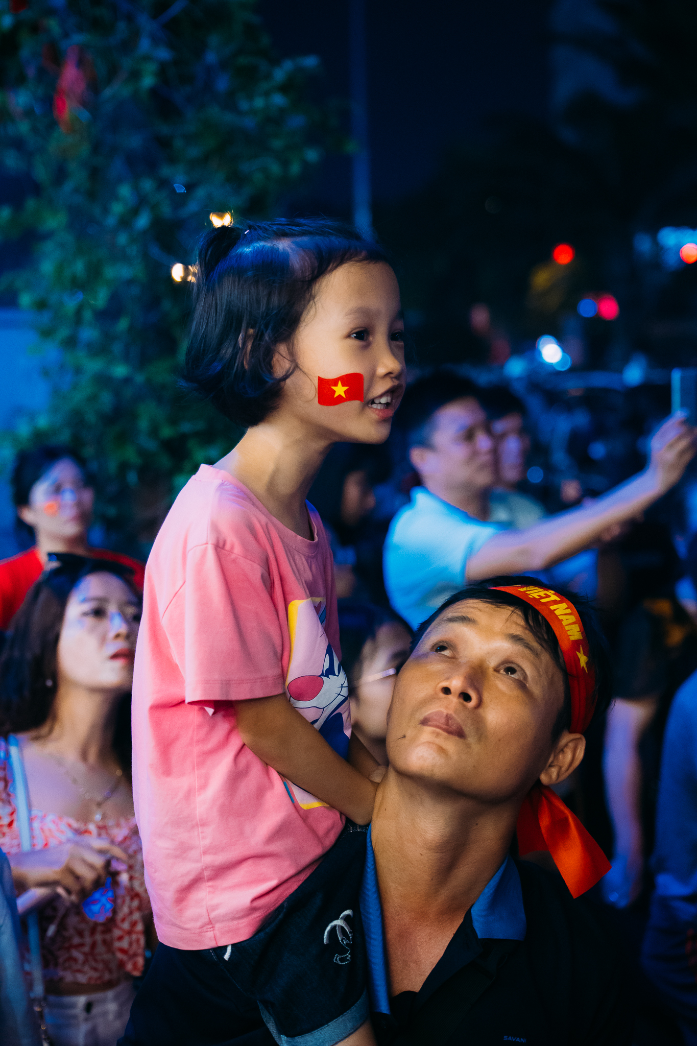 Pháo hoa rực sáng trên bầu trời Hà Nội tối 2/9, người dân đổ xô ra đường ngắm nhìn- Ảnh 18.