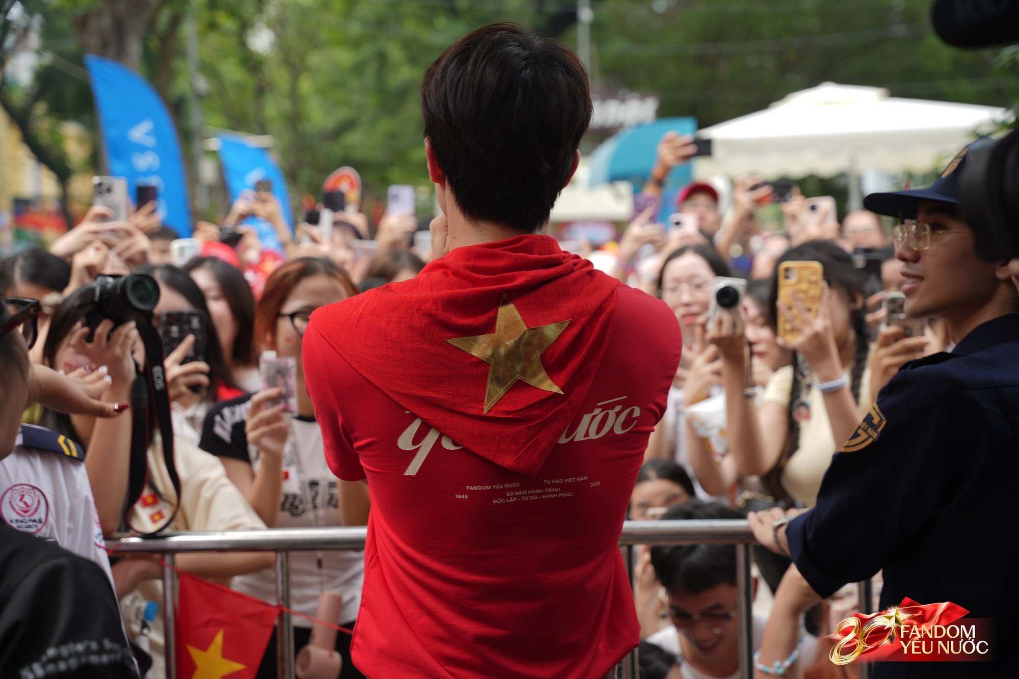 Chi Pu - Hưng Nguyễn gây náo loạn Trạm khách A80, dàn nam thần Tân Binh Toàn Năng khoe visual 