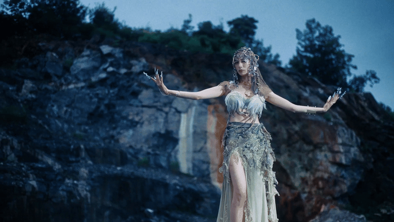 Mỹ nhân đẹp nhất thế giới tung MV như phim điện ảnh, visual ma mị không có thật trên đời- Ảnh 5.