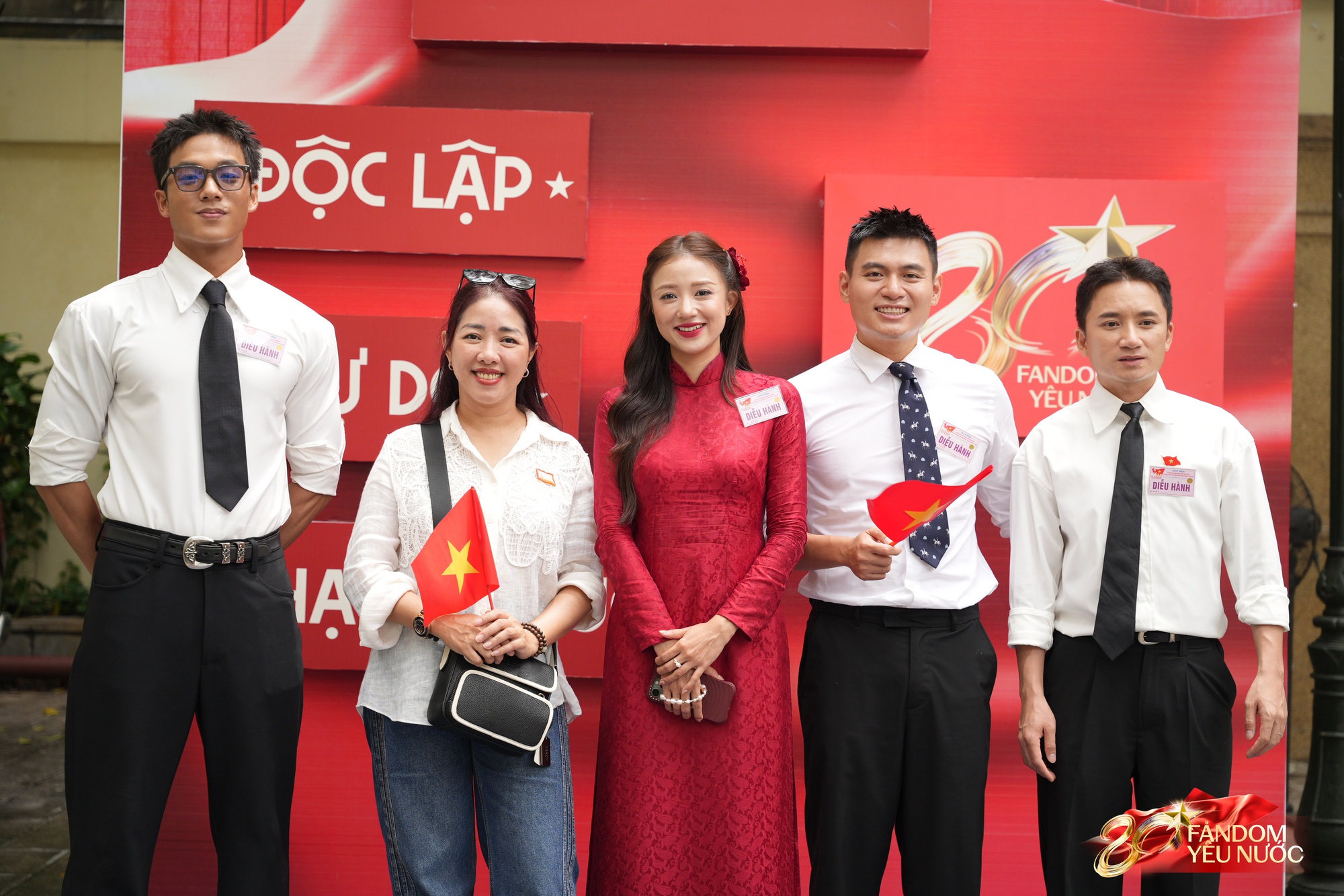 Chi Pu - Hưng Nguyễn gây náo loạn Trạm khách A80, dàn nam thần Tân Binh Toàn Năng khoe visual 