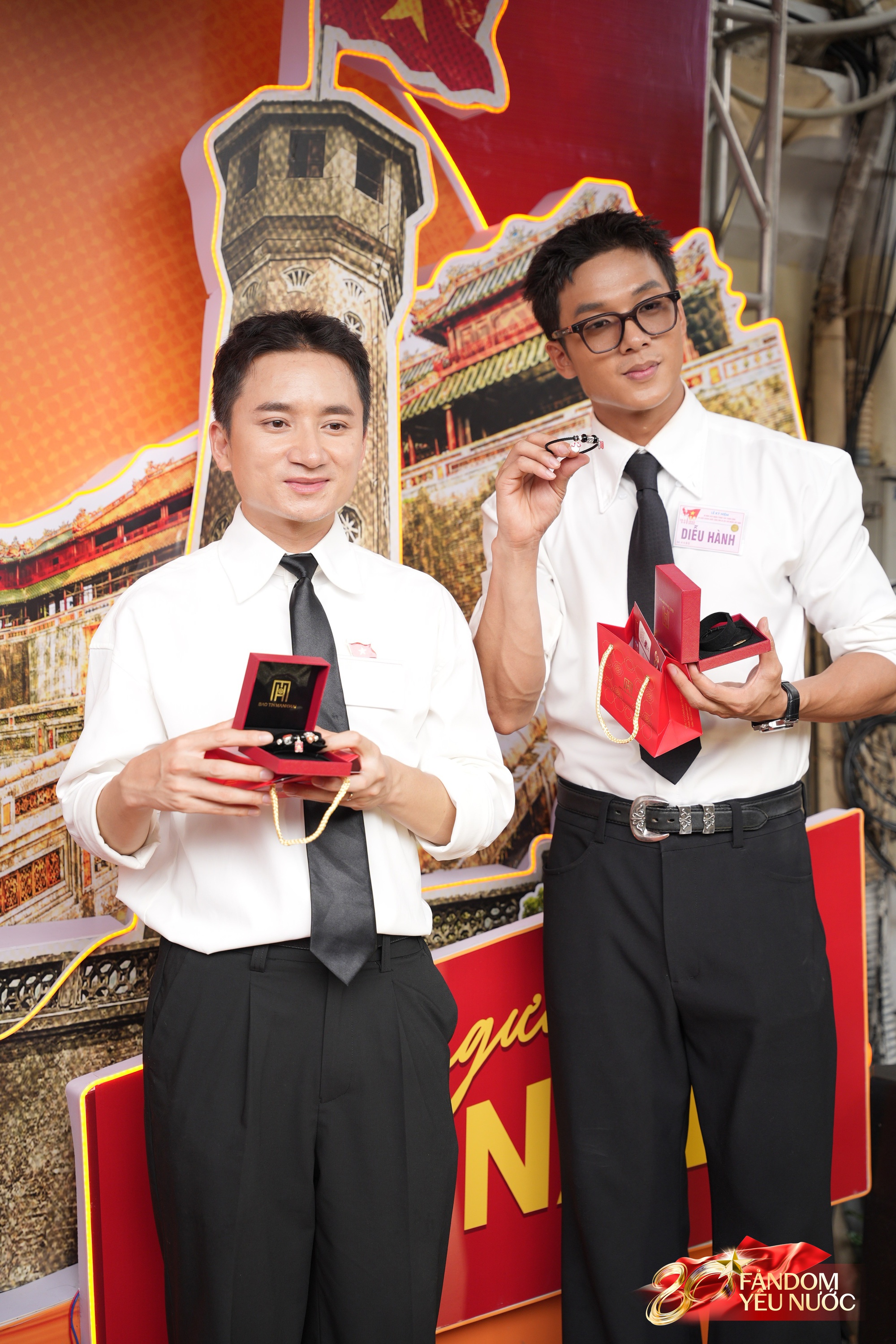 Chi Pu - Hưng Nguyễn gây náo loạn Trạm khách A80, dàn nam thần Tân Binh Toàn Năng khoe visual 