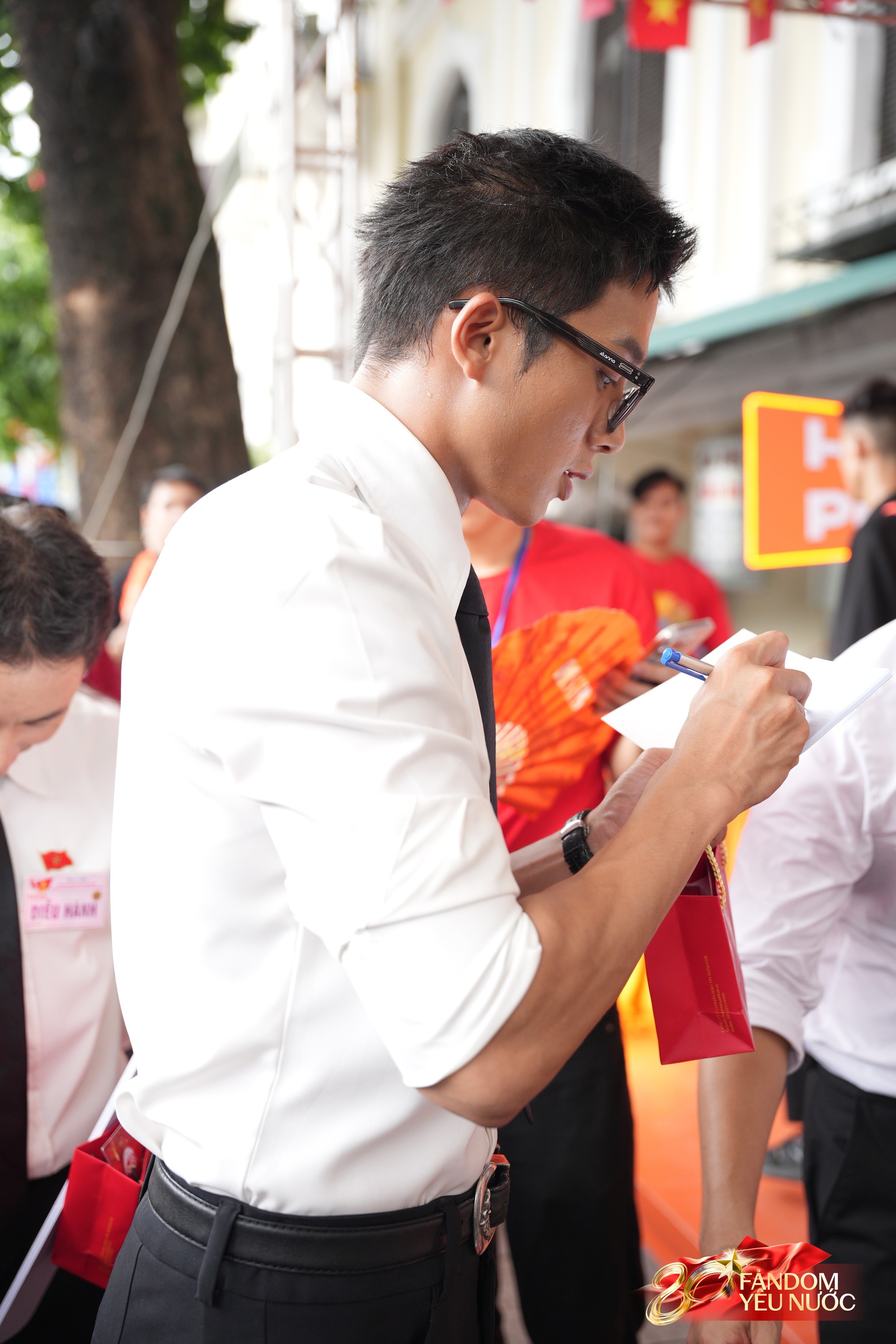 Chi Pu - Hưng Nguyễn gây náo loạn Trạm khách A80, dàn nam thần Tân Binh Toàn Năng khoe visual 