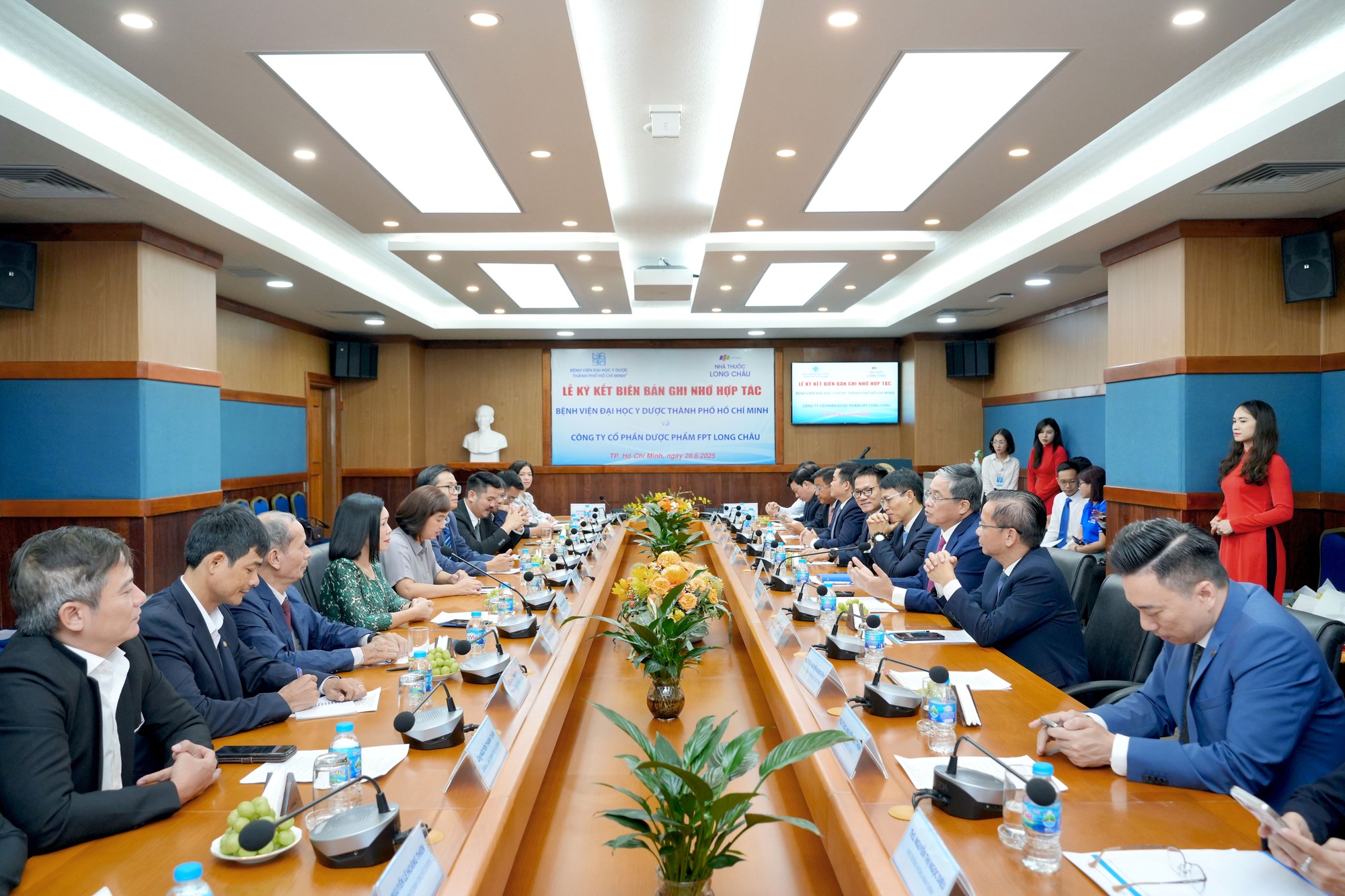 Long Châu hợp tác chiến lược cùng Bệnh viện Đại học Y Dược Thành phố Hồ Chí Minh- Ảnh 3.