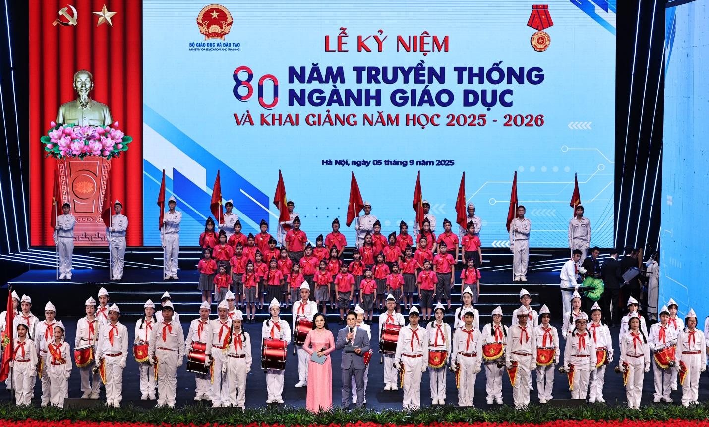 Lễ kỷ niệm 80 năm truyền thống ngành Giáo dục và khai giảng năm học 2025 - 2026- Ảnh 2.