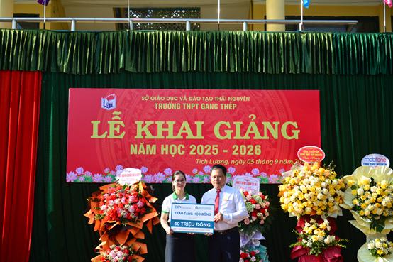 Quỹ Văn hóa DB Kim Jun Ki trao tặng học bổng cho học sinh hoàn cảnh khó khăn Trường THPT Gang Thép, Thái Nguyên- Ảnh 1.