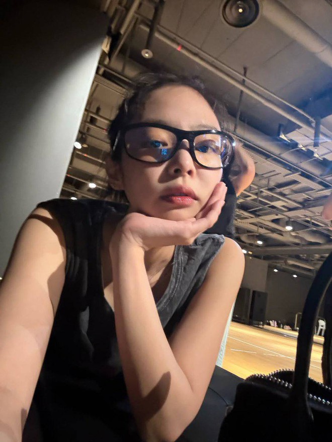 Vừa chia tay Gentle Monster, Jennie lộ diện ngầu đét tại event Ray-Ban- Ảnh 18.