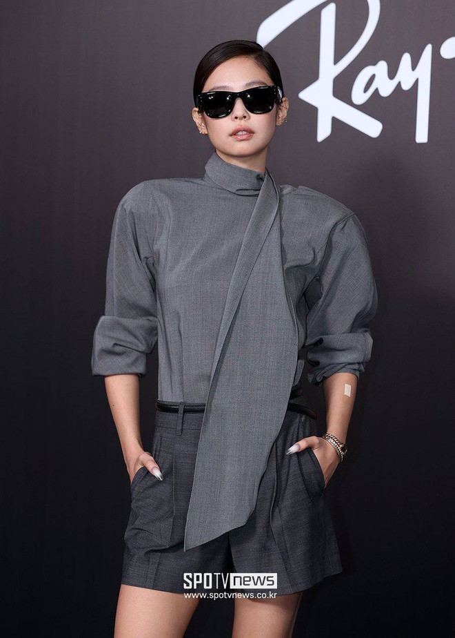 Vừa chia tay Gentle Monster, Jennie lộ diện ngầu đét tại event Ray-Ban- Ảnh 3.