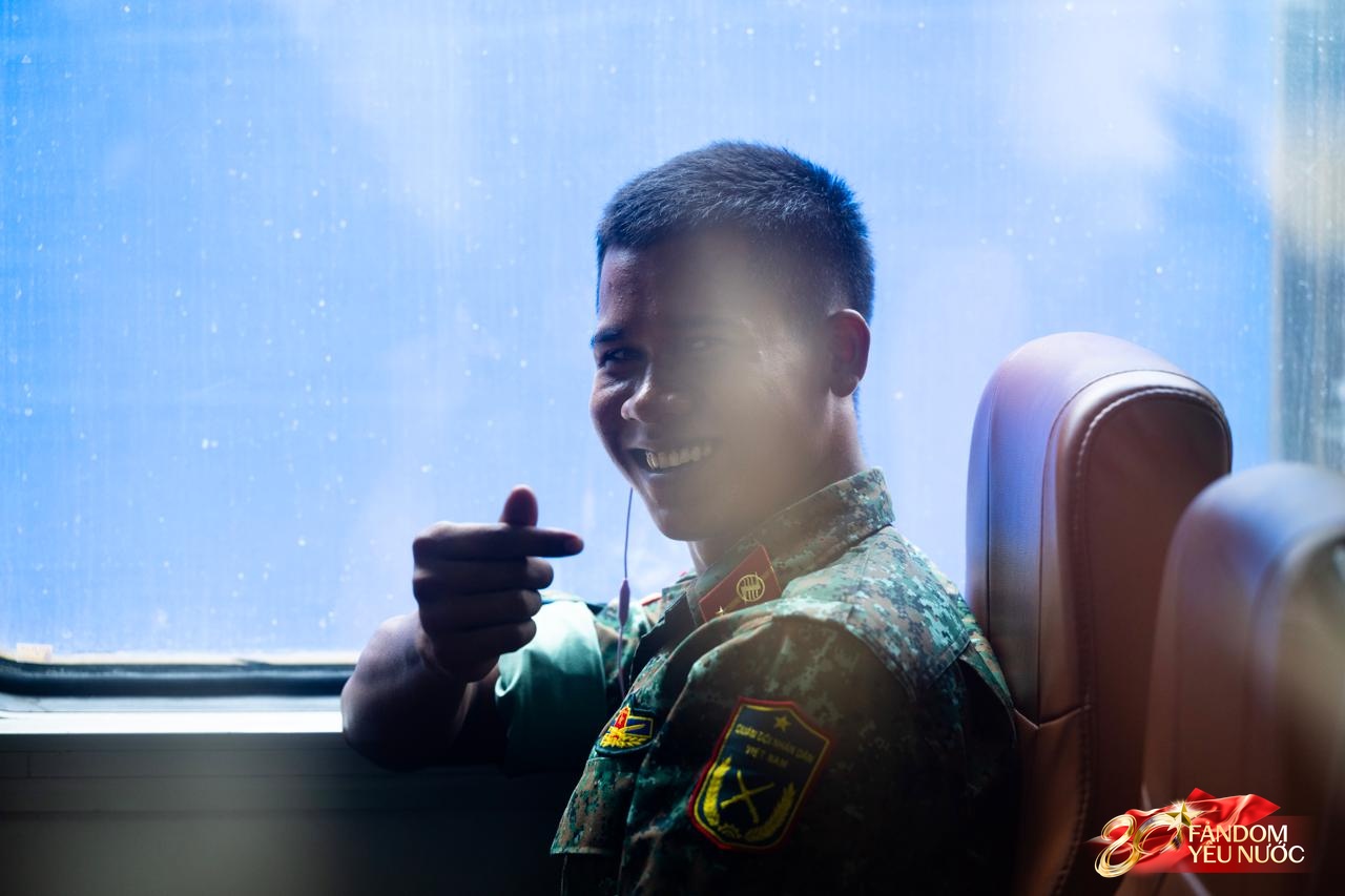 Cảnh tượng đặc biệt tại ga Hà Nội sáng 3/9: Người dân bịn rịn chia tay cán bộ, chiến sĩ miền Nam sau khi hoàn thành nhiệm vụ A80- Ảnh 27.