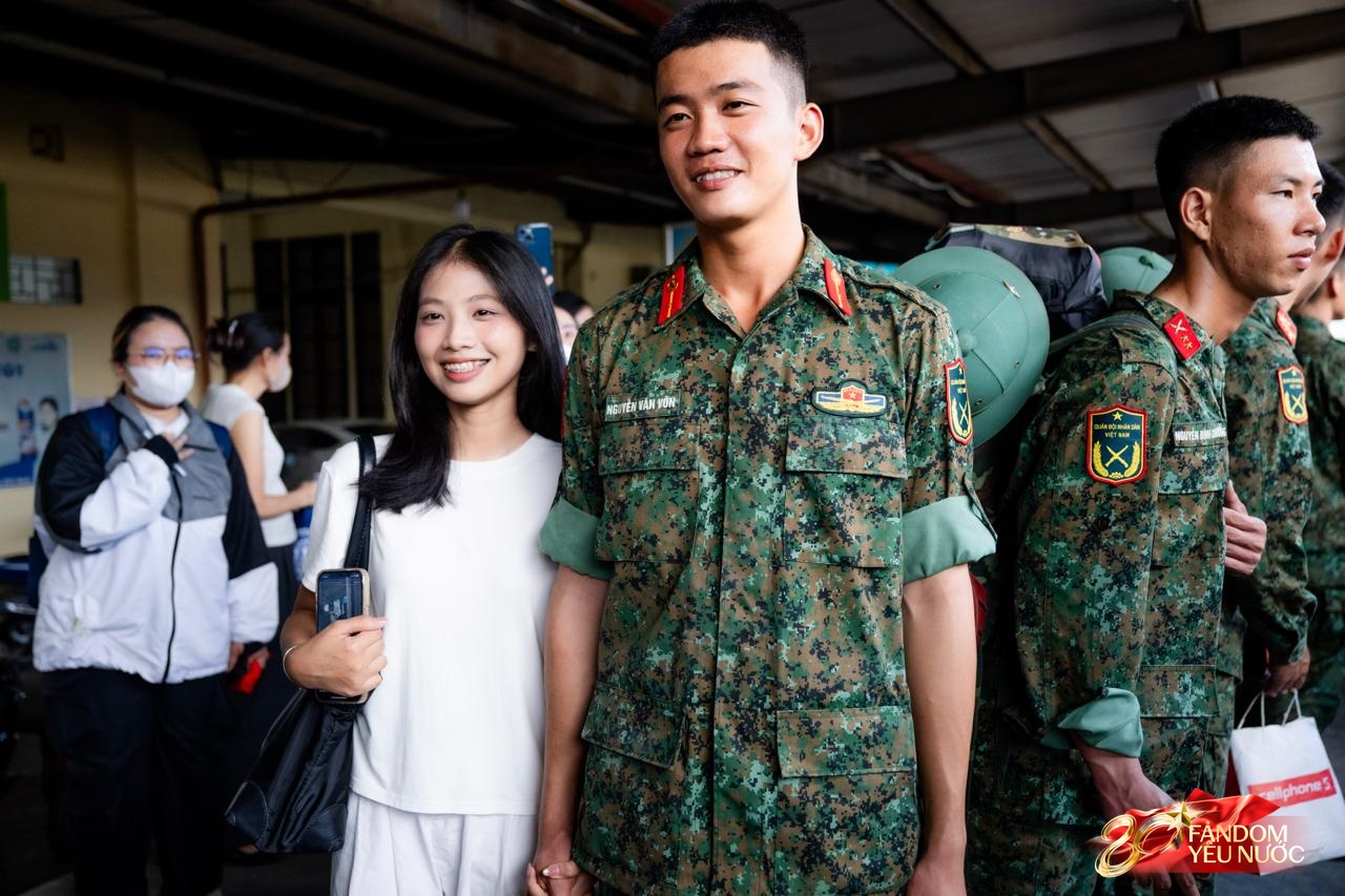 Cảnh tượng đặc biệt tại ga Hà Nội sáng 3/9: Người dân bịn rịn chia tay cán bộ, chiến sĩ miền Nam sau khi hoàn thành nhiệm vụ A80- Ảnh 11.